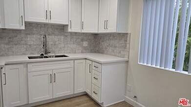 330 Cameron Pl in Glendale, CA - Building Photo - Building Photo