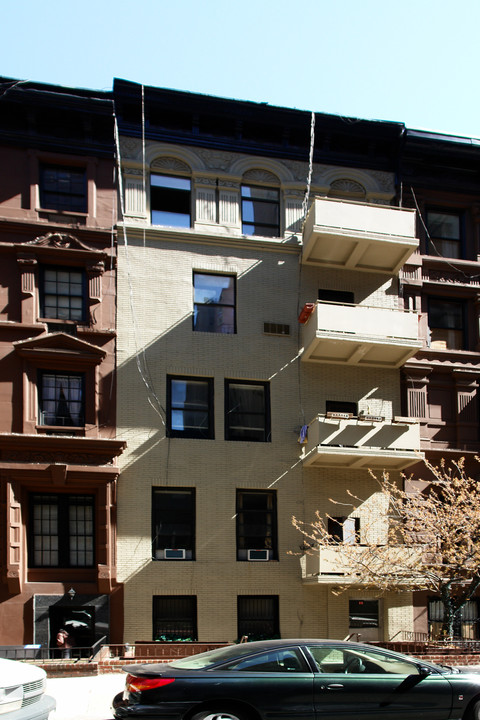 11 W 82nd St in New York, NY - Building Photo