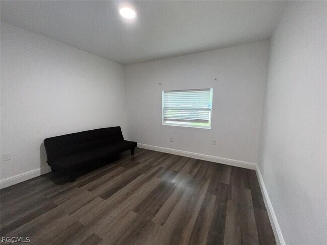 4180 Sabal Ln in Ft. Myers, FL - Foto de edificio - Building Photo