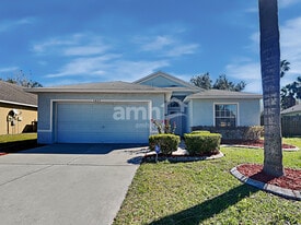 1461 Lake Shore Ranch Dr in Seffner, FL - Building Photo