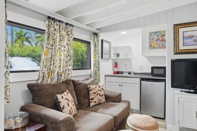 property at 1230 N Victoria Park Rd