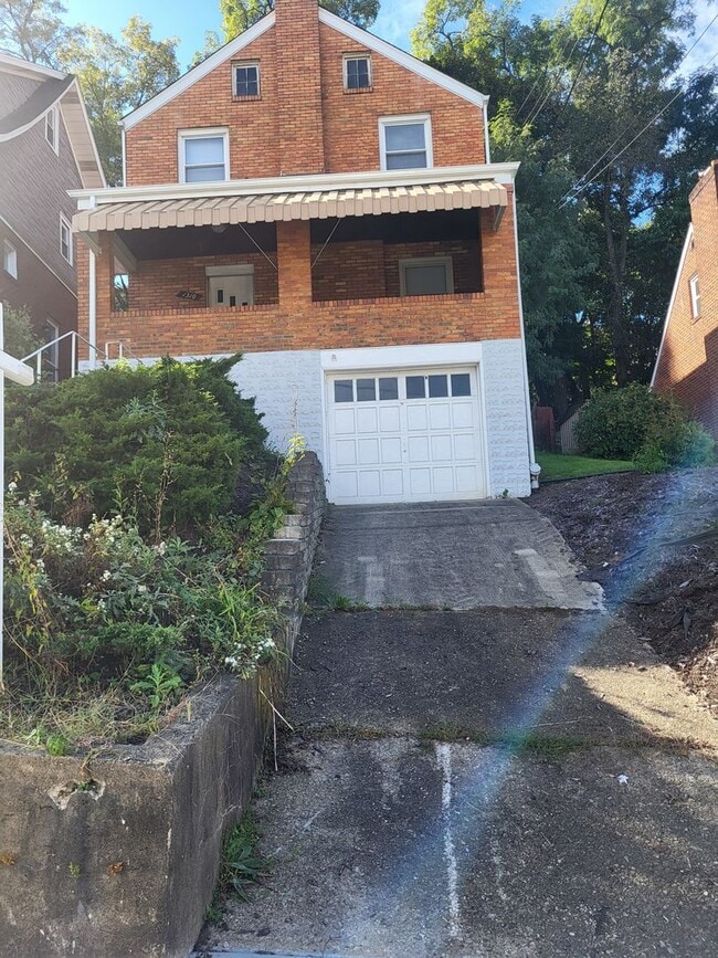 1310 Breining St
