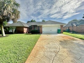 4025 Lauren Ct in Destin, FL - Building Photo