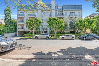 1370 Kelton Ave in Los Angeles, CA - Building Photo - Building Photo