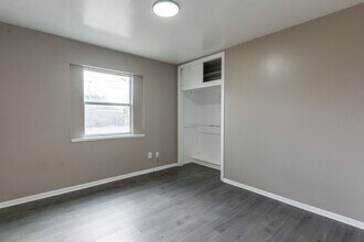 2208 SW 61st Terrace in Oklahoma City, OK - Building Photo - Building Photo