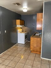102 San Diego St, Unit Apt. A in Odem, TX - Foto de edificio - Building Photo