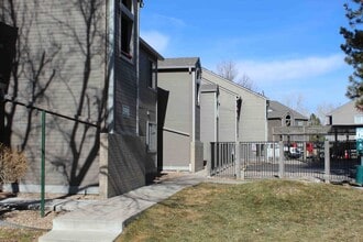 Sycamore Hills Apartments in Littleton, CO - Building Photo - Building Photo