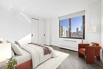 250 E Houston St in New York, NY - Building Photo - Building Photo