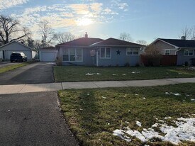 2802 Dove St in Rolling Meadows, IL - Building Photo