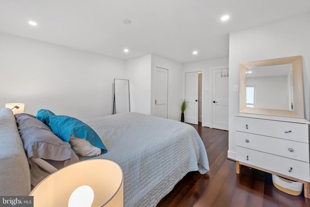 3921 Roland Ave in Baltimore, MD - Building Photo