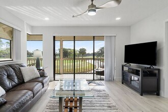 655 Brackenwood Cove in Palm Beach Gardens, FL - Building Photo - Building Photo