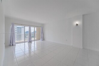 1980 S Ocean Dr, Unit 18G in Hallandale Beach, FL - Building Photo - Building Photo