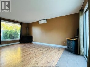 8691 Darlington Crescent in Windsor, ON - Building Photo - Building Photo