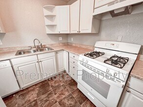 7725 E 51st St in Kansas City, MO - Building Photo - Building Photo