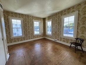 215 Greenwood Ave in Bethel, CT - Foto de edificio - Building Photo