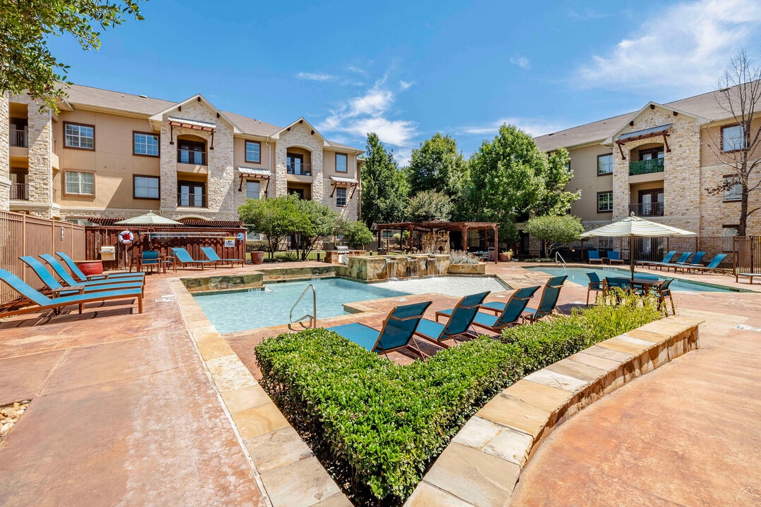 Arioso Apartments & Townhomes in Grand Prairie, TX - Foto de edificio