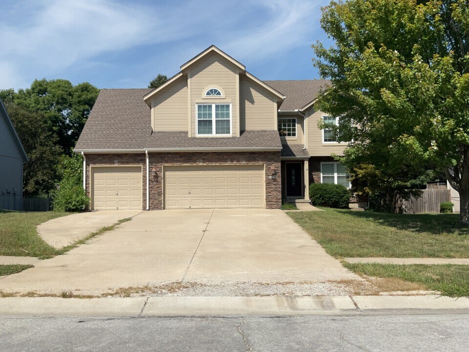 3904 SW Brian Ln in Lee's Summit, MO - Foto de edificio