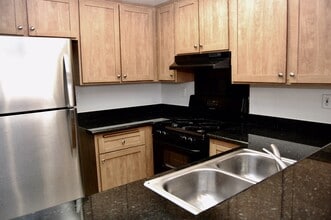 1628 S Bundy Dr in Los Angeles, CA - Building Photo - Building Photo