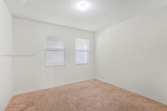 7865 NW 104th Ave in Doral, FL - Building Photo - Building Photo
