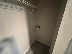 3815 NW Huntsboro St, Unit 101 in Lake City, FL - Building Photo - Building Photo