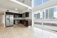 41 SE 5th St, Unit 617 in Miami, FL - Foto de edificio - Building Photo