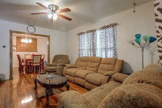 9226 E Avenue Q in Houston, TX - Building Photo - Building Photo