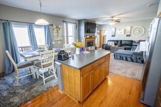 906 Mineral Dr in Papillion, NE - Building Photo - Building Photo