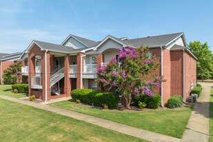 Park at Forest Hill in Memphis, TN - Building Photo