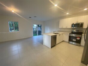 5195 SW 37th St in West Park, FL - Building Photo - Building Photo