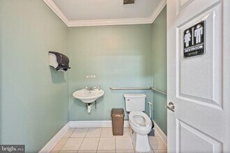 807 Eastern Blvd in Essex, MD - Foto de edificio - Building Photo