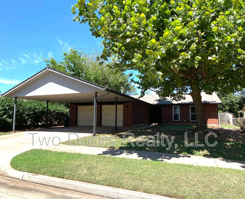 1905 SE 13th St in Moore, OK - Building Photo