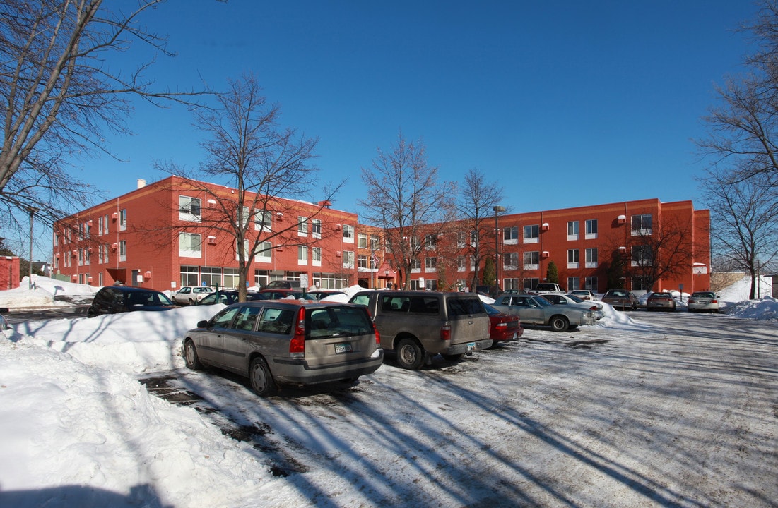 South Shore Park Apartments in Excelsior, MN - Foto de edificio