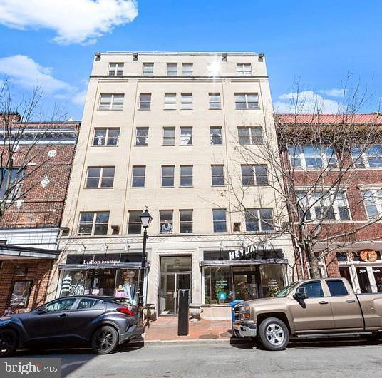 815 King St in Alexandria, VA - Building Photo