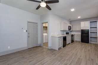 215 N Milby St in Houston, TX - Foto de edificio - Building Photo