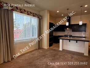 3858 Portals Ave in Clovis, CA - Building Photo - Building Photo