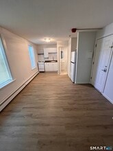 411 N Main St in Bristol, CT - Building Photo - Building Photo