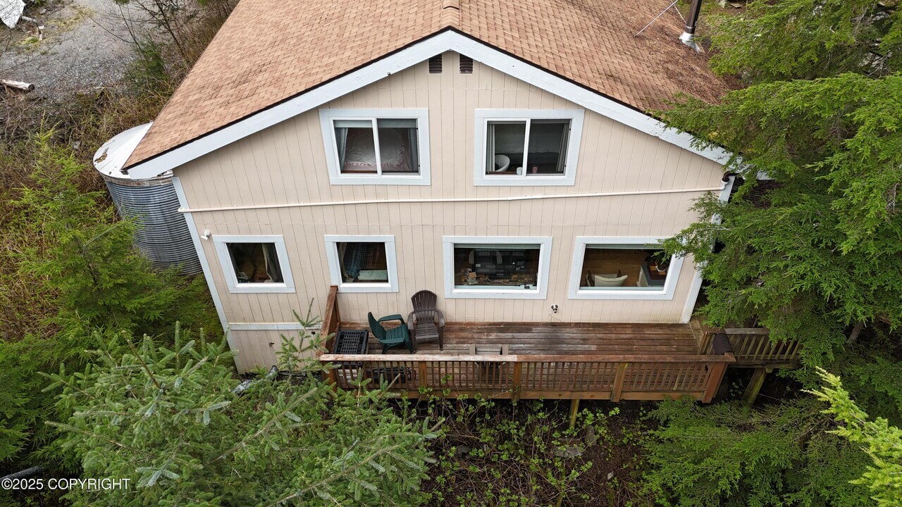 12399 Blackberry Ln in Ketchikan, AK - Building Photo