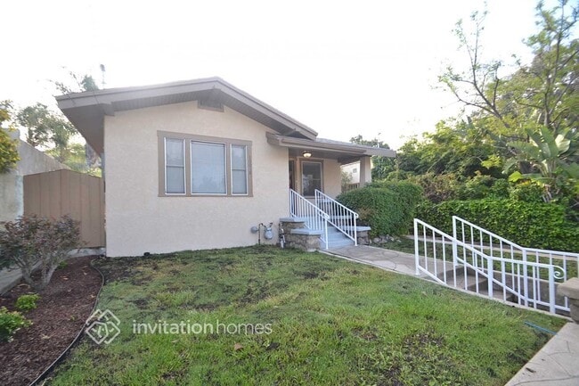 10018 Silverton Ave in Los Angeles, CA - Foto de edificio - Building Photo