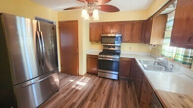 214 SW Arlan Dr in Ankeny, IA - Building Photo - Building Photo