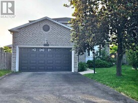 185 Blackfoot Trail in Mississauga, ON - Building Photo