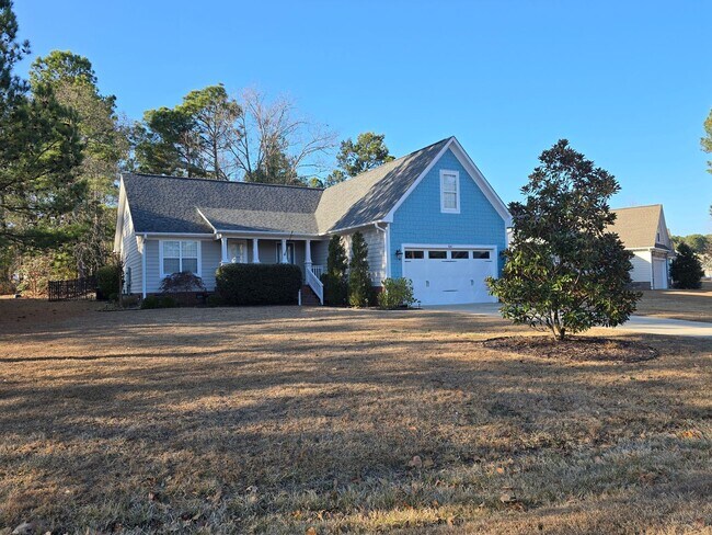 641 Orchard Falls Dr in Spring Lake, NC - Building Photo - Building Photo
