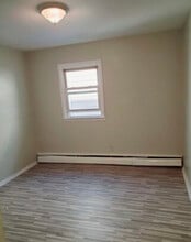 54 Brookdale Ave, Unit 1 in Newark, NJ - Building Photo - Building Photo