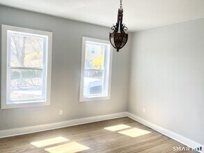 218 Charles St in Waterbury, CT - Foto de edificio - Building Photo