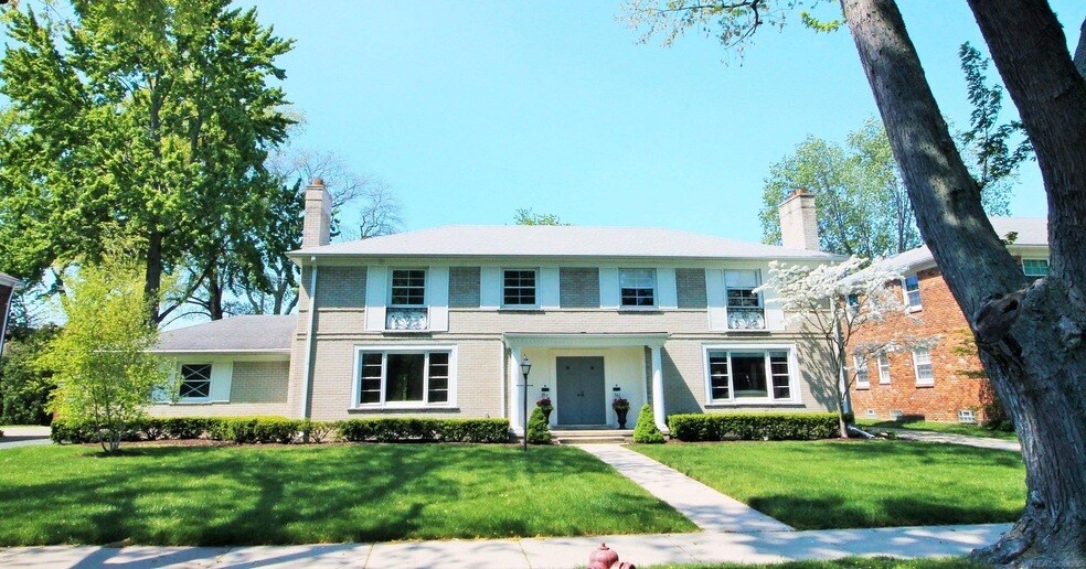 759 Harcourt Rd in Grosse Pointe Park, MI - Building Photo