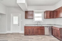 2315 Deutser St photo'