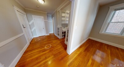 11 Gray St, Unit 5 in Cambridge, MA - Foto de edificio - Building Photo