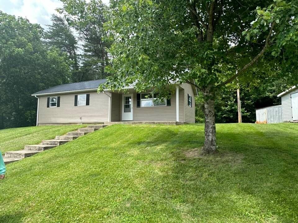 161 Bandy Branch St in Sandy Hook, KY - Building Photo