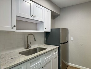 2101 6th Ave N in Texas City, TX - Building Photo - Building Photo