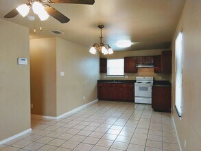 422 Amires Pl in San Antonio, TX - Building Photo - Building Photo