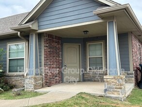 905 SW 92nd St in Oklahoma City, OK - Building Photo - Building Photo